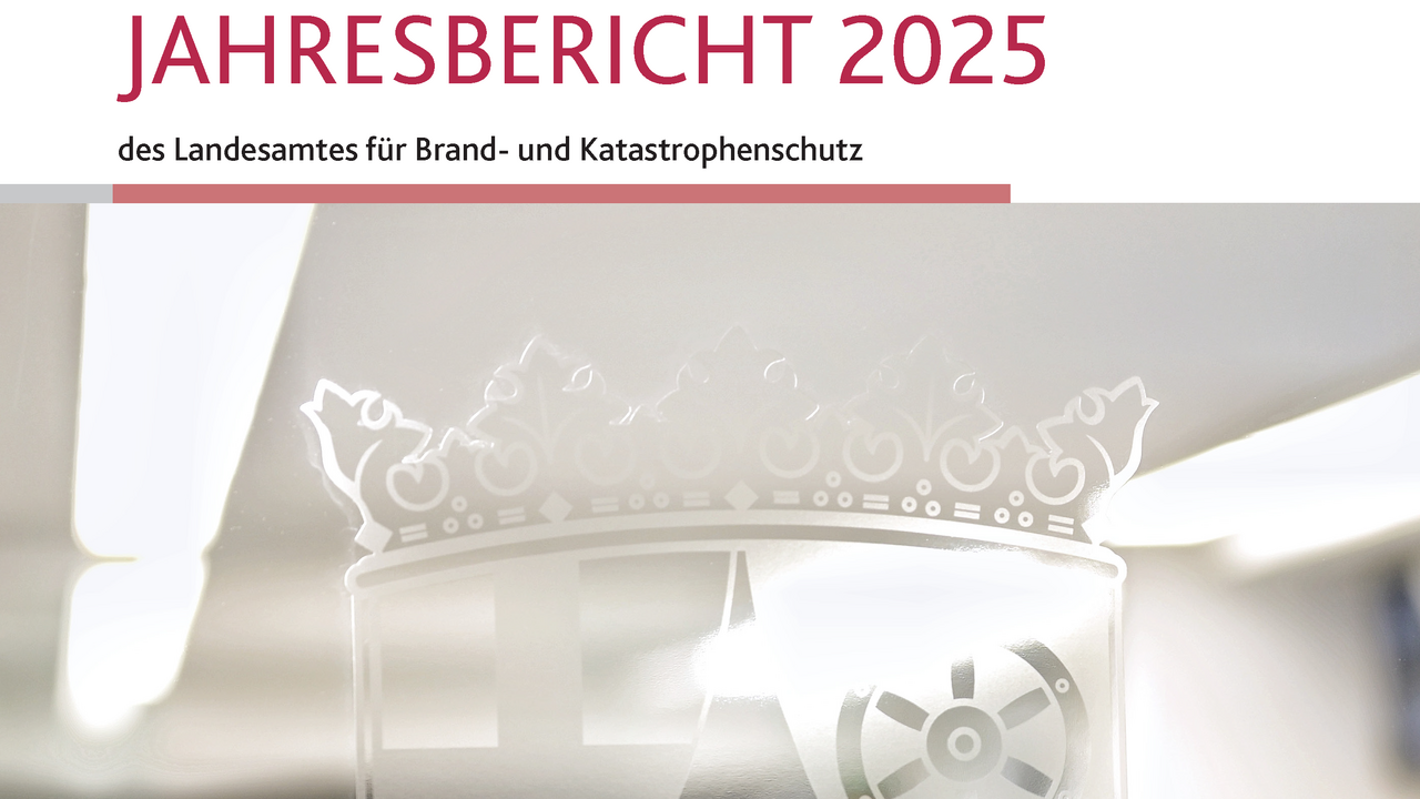 Die erste Seite des LfBK-Jahresberichts 2025.